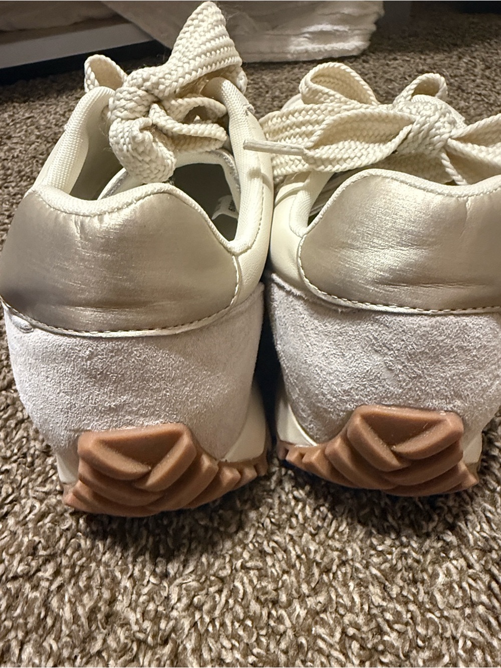 Somiliss Classic Women's Cream Lace-Up Sneakers - Picture 5 of 12
